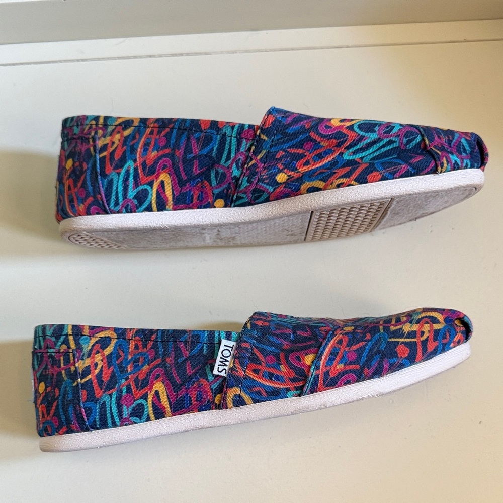 TOMS Graffiti Multi-Color Hearts Slip-Ons - Picture 6 of 8